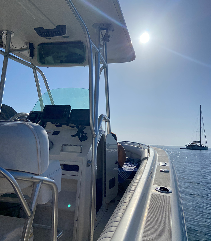 Robalo noleggio imbarcazione con conducente