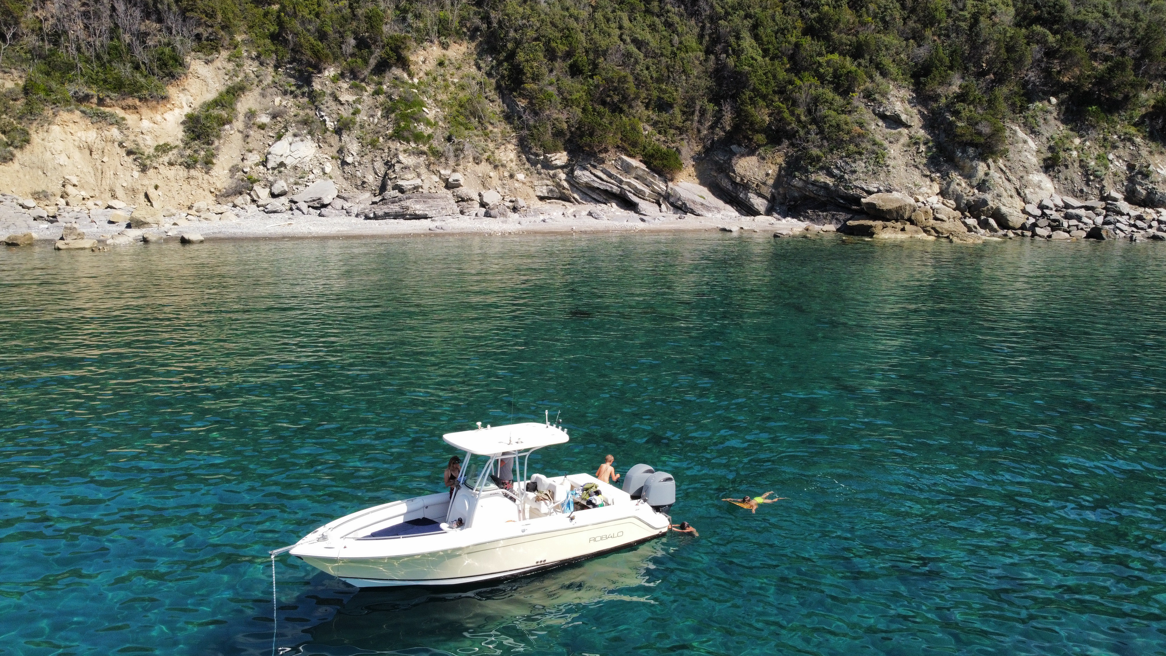 Robalo noleggio imbarcazione con conducente