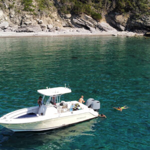 Robalo, tour in barca a motore